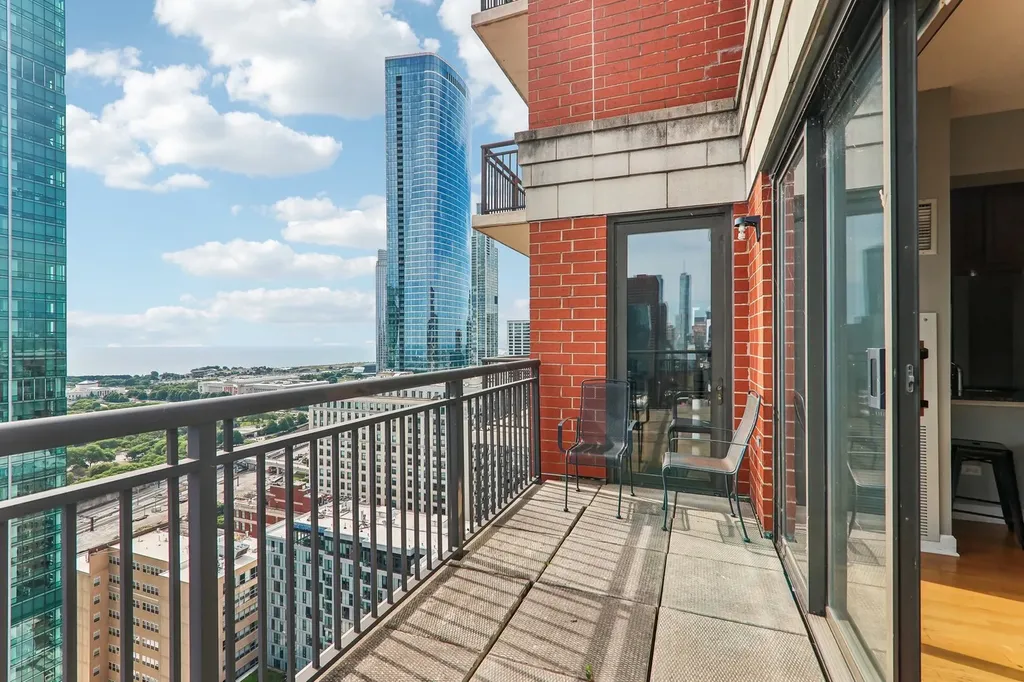 41 East 8th Street Chicago IL 60605