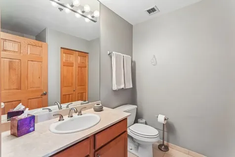 41 East 8th Street Chicago IL 60605
