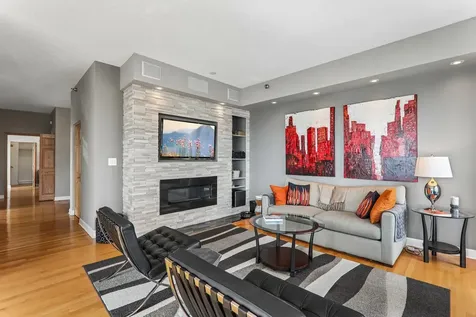 41 East 8th Street Chicago IL 60605