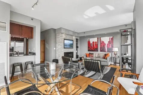 41 East 8th Street Chicago IL 60605