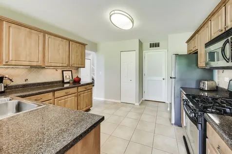 315 Poplar Court Lindenhurst IL 60046