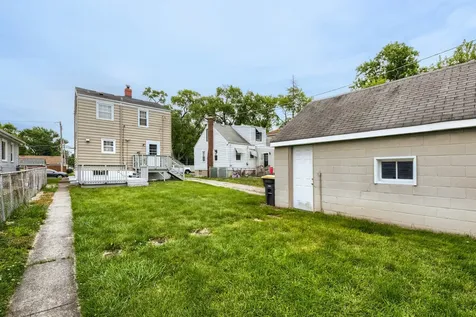 17948 Henry Street Lansing IL 60438