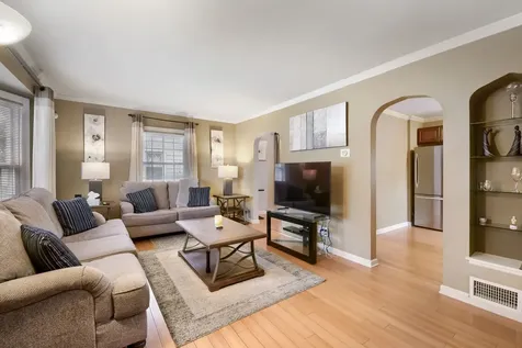 17948 Henry Street Lansing IL 60438