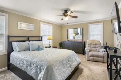 17948 Henry Street Lansing IL 60438