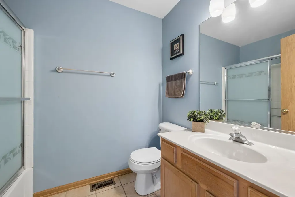 814 Symphony Drive Aurora IL 60504