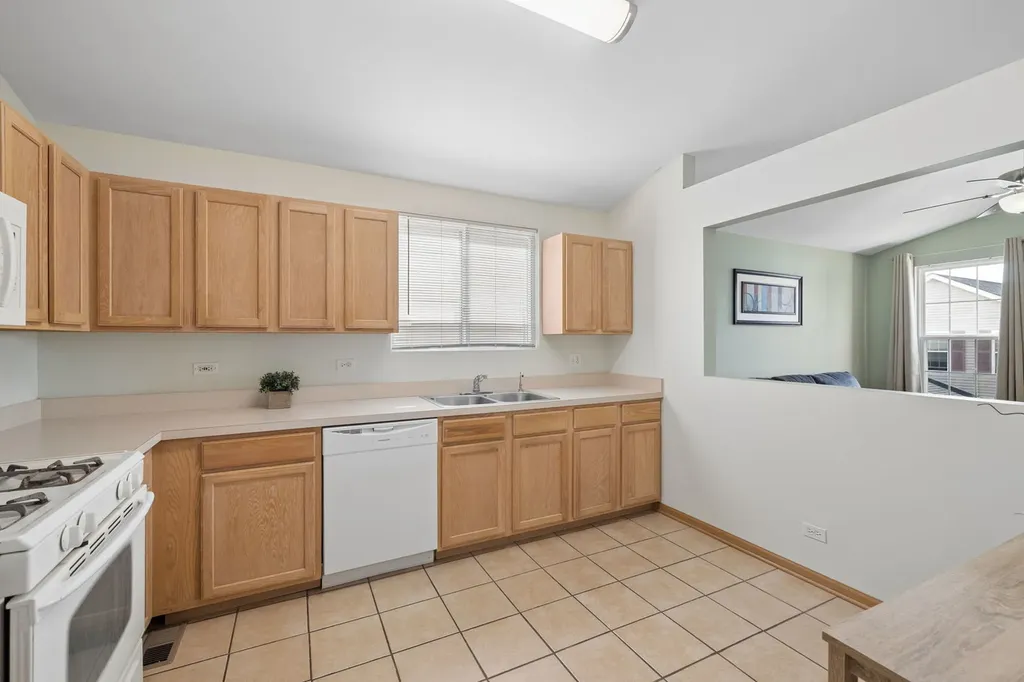 814 Symphony Drive Aurora IL 60504