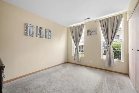 814 Symphony Drive Aurora IL 60504