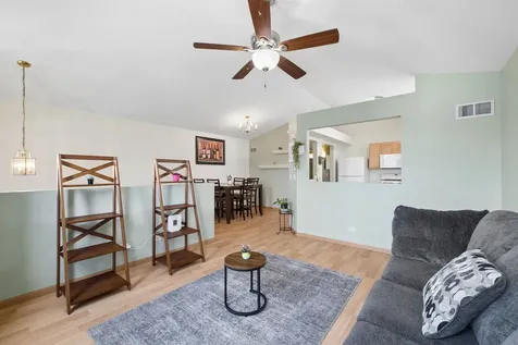 814 Symphony Drive Aurora IL 60504