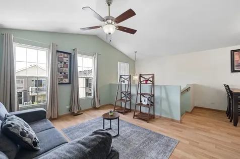814 Symphony Drive Aurora IL 60504
