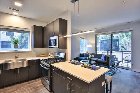 909 West Montana Street Chicago IL 60614