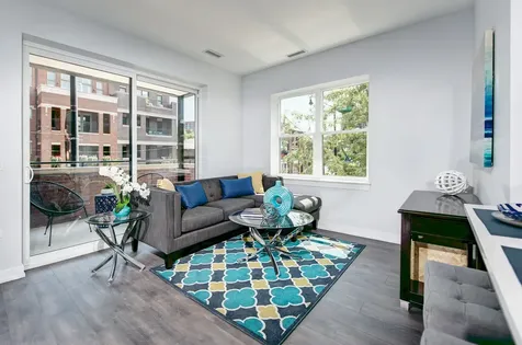 909 West Montana Street Chicago IL 60614