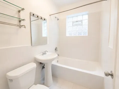 2044 West Farragut Avenue Chicago IL 60625