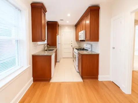 2044 West Farragut Avenue Chicago IL 60625