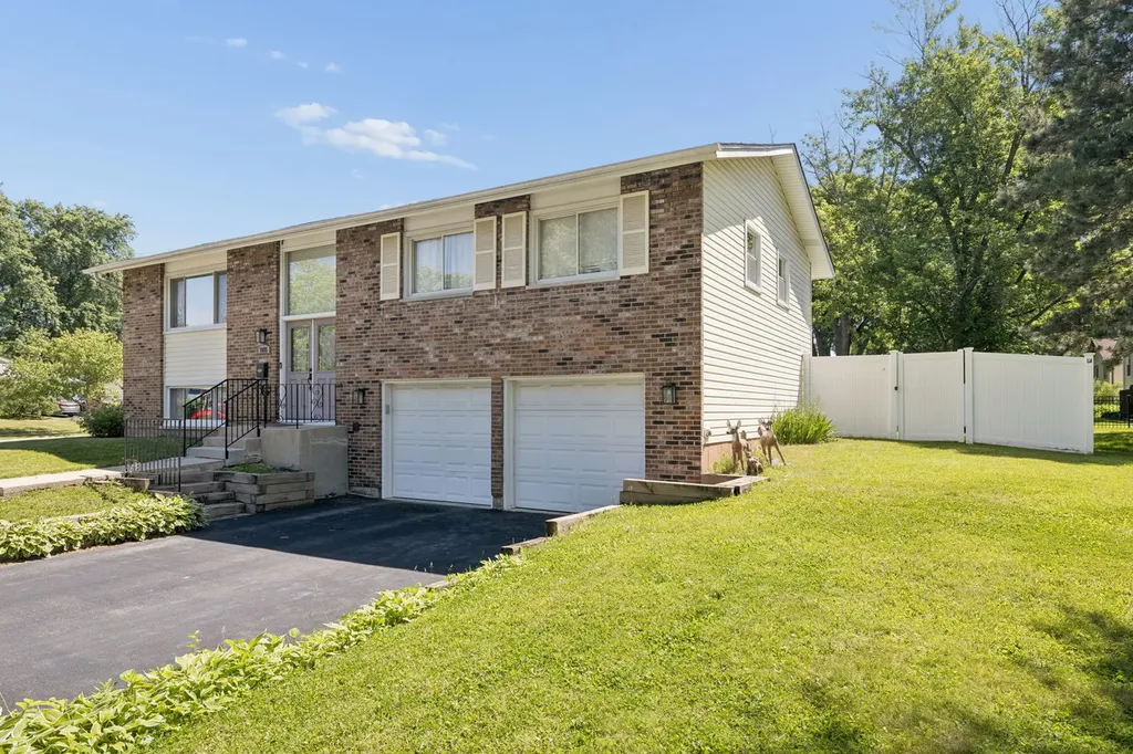 7025 Roberts Drive Woodridge IL 60517