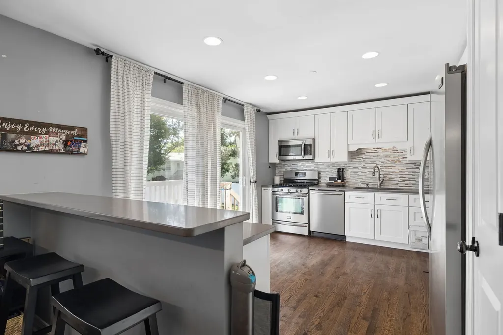 7025 Roberts Drive Woodridge IL 60517