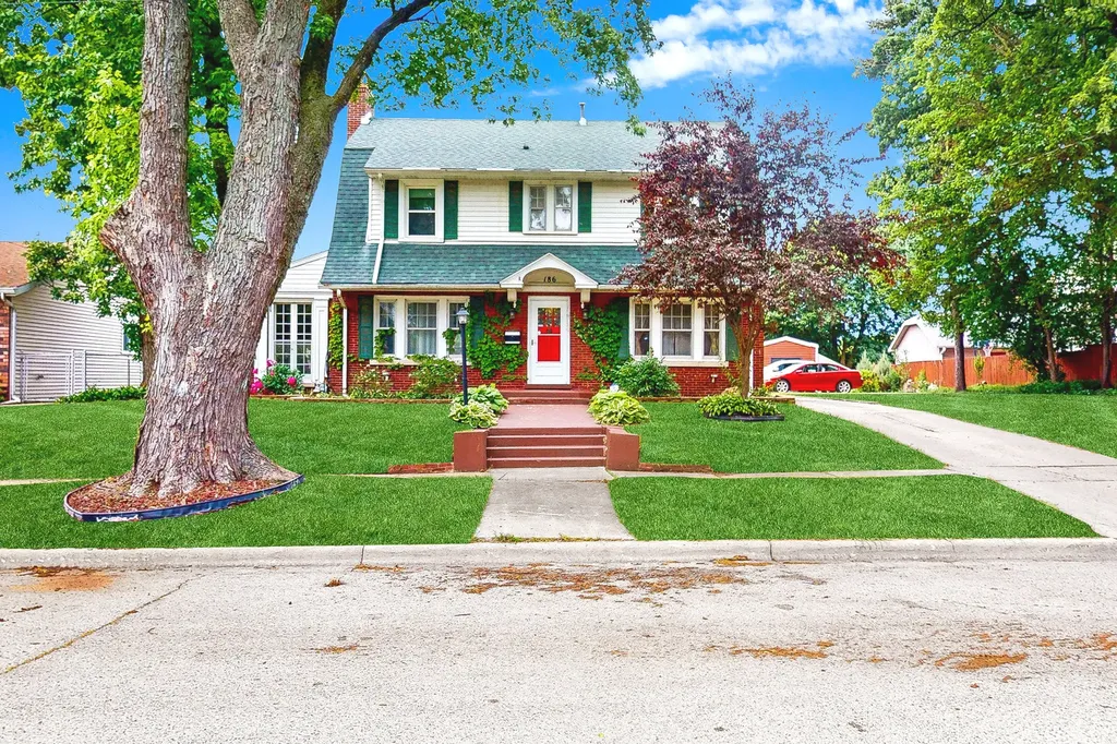 186 North Du Bois Avenue Elgin IL 60123
