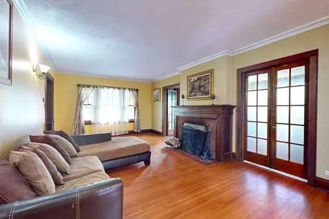 186 North Du Bois Avenue Elgin IL 60123