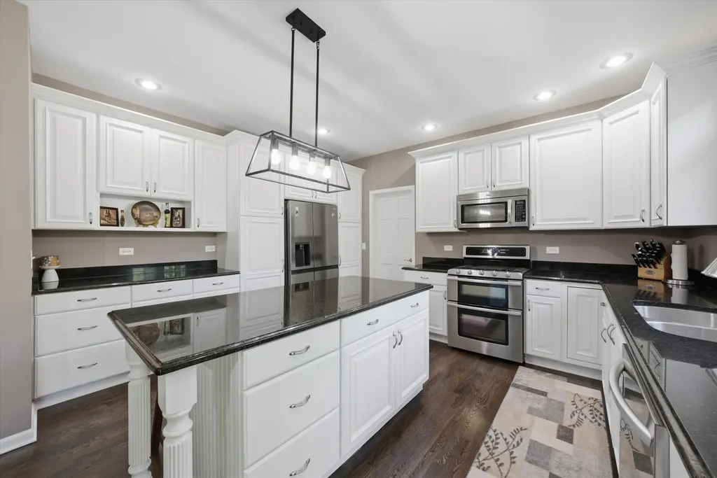1592 Jeanel Lane Aurora IL 60502