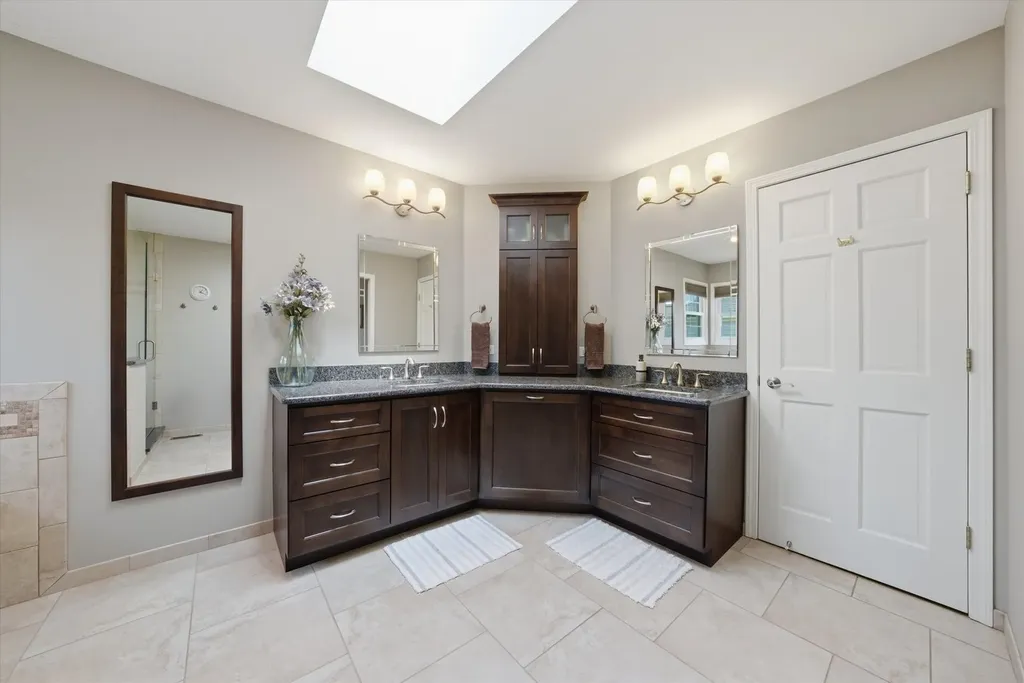 1592 Jeanel Lane Aurora IL 60502