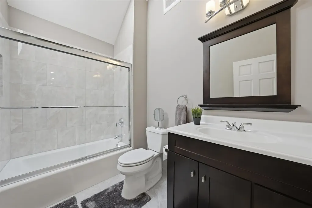 1592 Jeanel Lane Aurora IL 60502