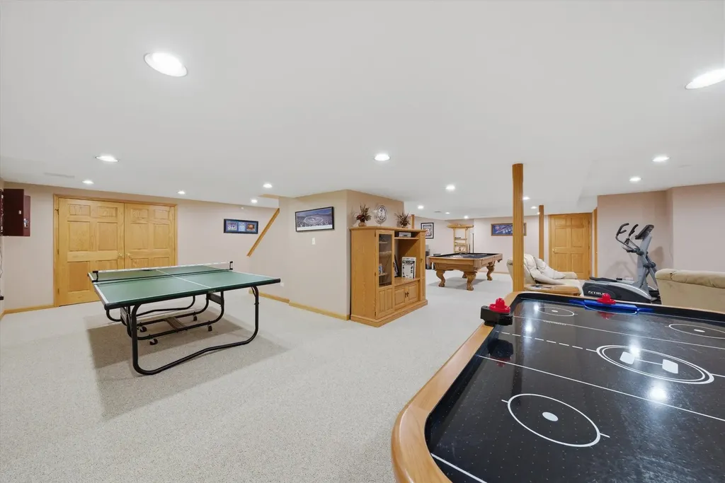 1592 Jeanel Lane Aurora IL 60502