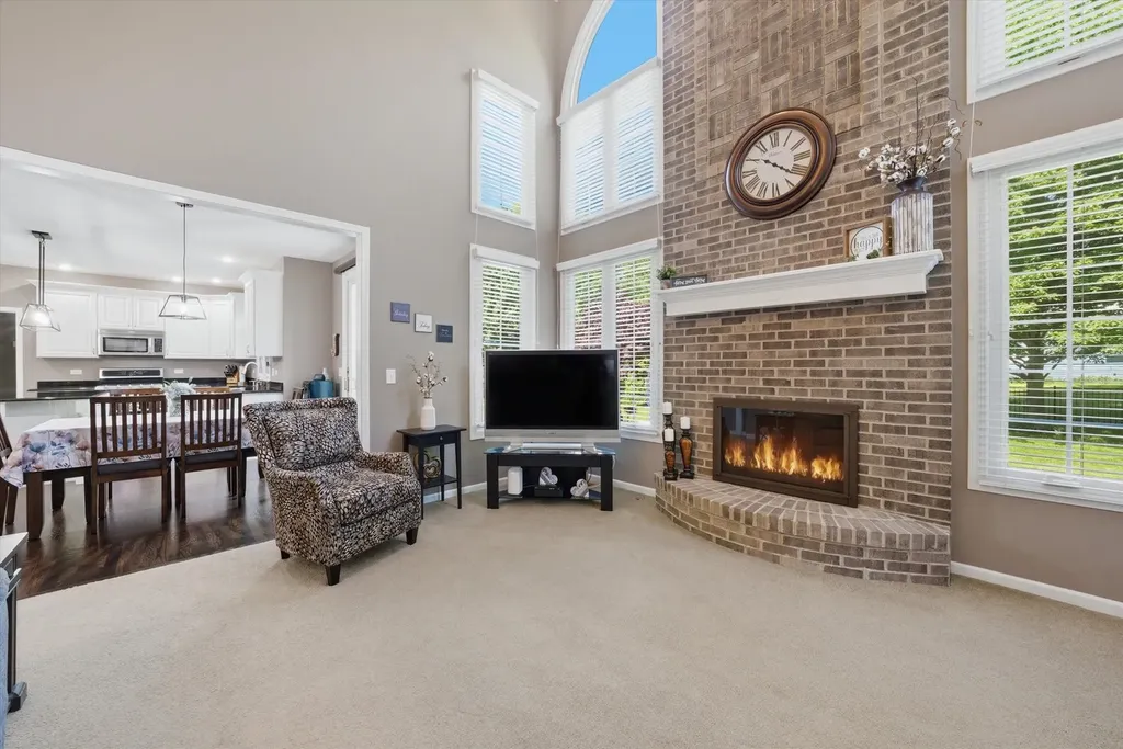 1592 Jeanel Lane Aurora IL 60502