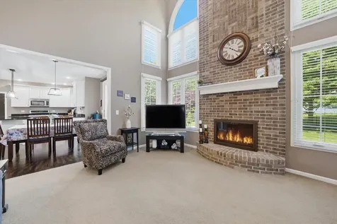 1592 Jeanel Lane Aurora IL 60502