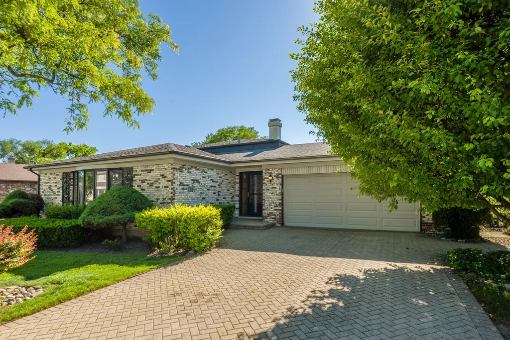 72 Marina Drive Des Plaines IL 60016