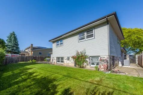 72 Marina Drive Des Plaines IL 60016