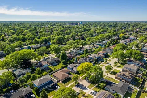 72 Marina Drive Des Plaines IL 60016