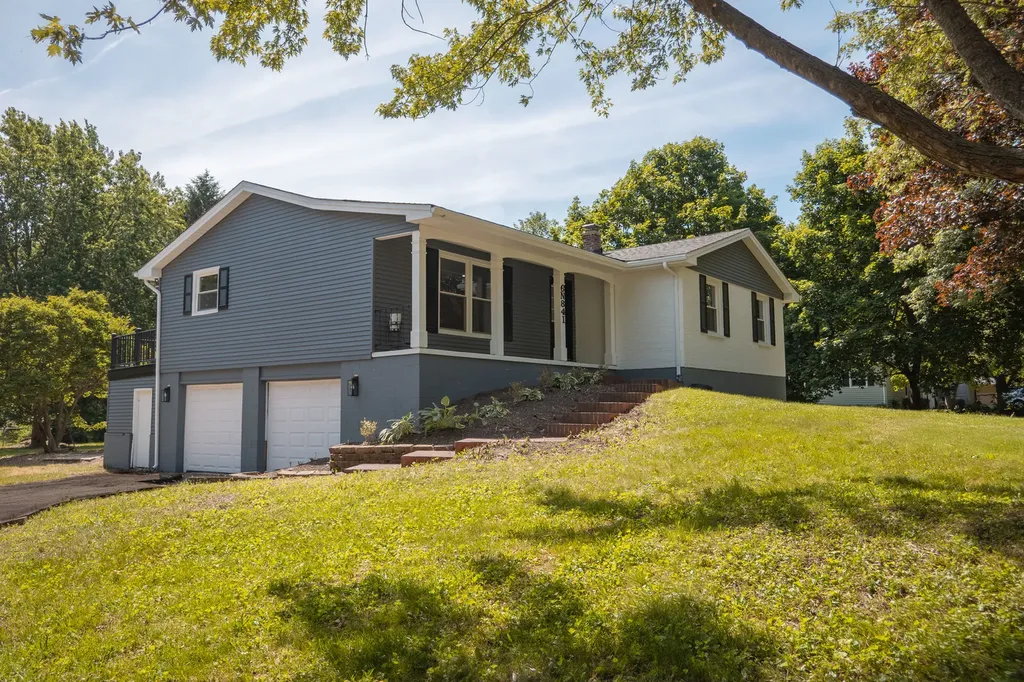 6N841 Longacre Drive St. Charles IL 60175