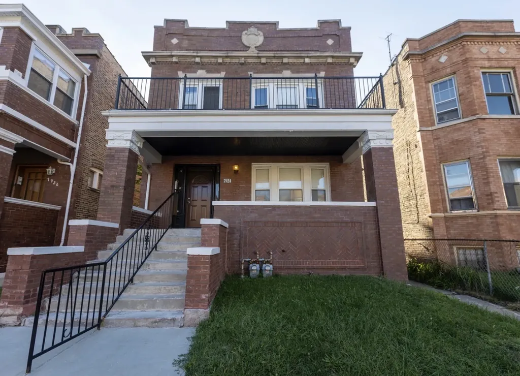 7924 South Peoria Street Chicago IL 60620