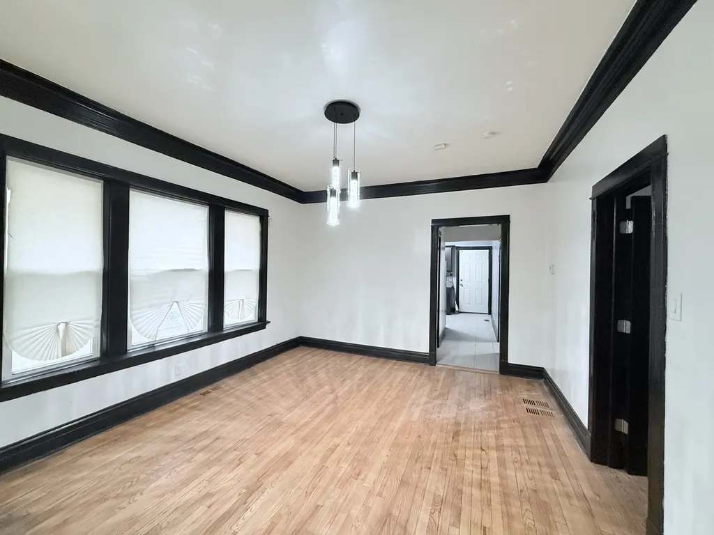 7924 South Peoria Street Chicago IL 60620