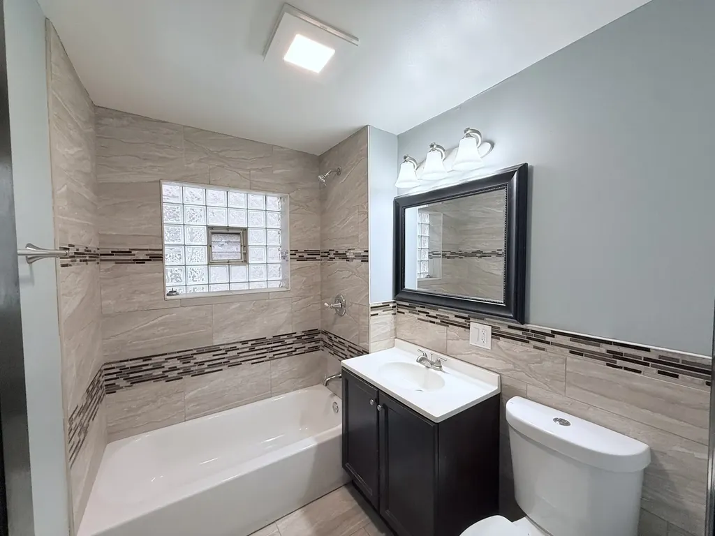 7924 South Peoria Street Chicago IL 60620