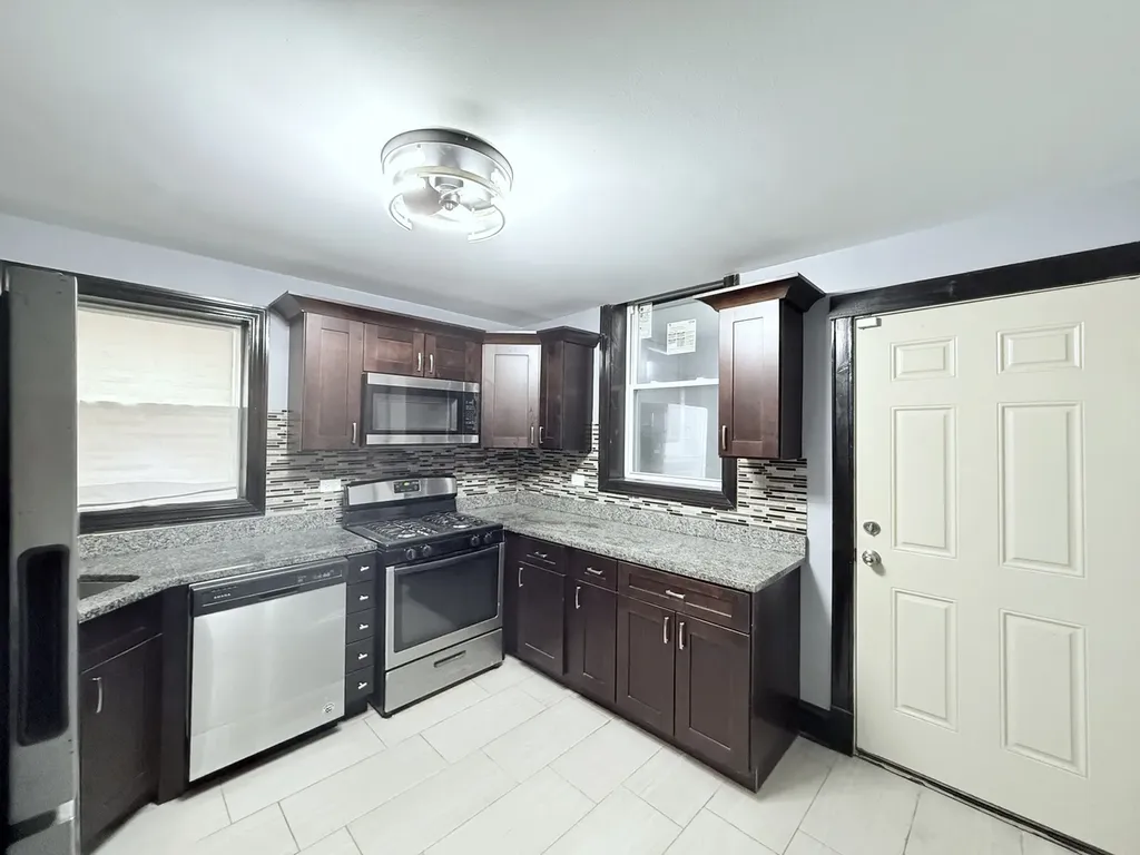 7924 South Peoria Street Chicago IL 60620