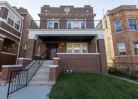 7924 South Peoria Street Chicago IL 60620
