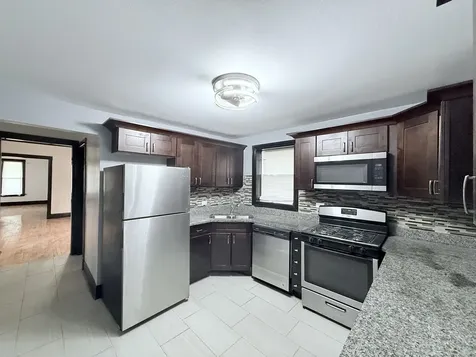 7924 South Peoria Street Chicago IL 60620