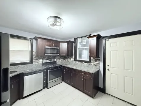 7924 South Peoria Street Chicago IL 60620