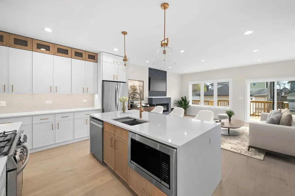 5825 West Byron Street Chicago IL 60634