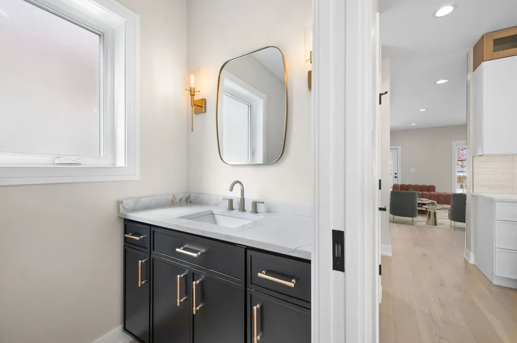 5825 West Byron Street Chicago IL 60634