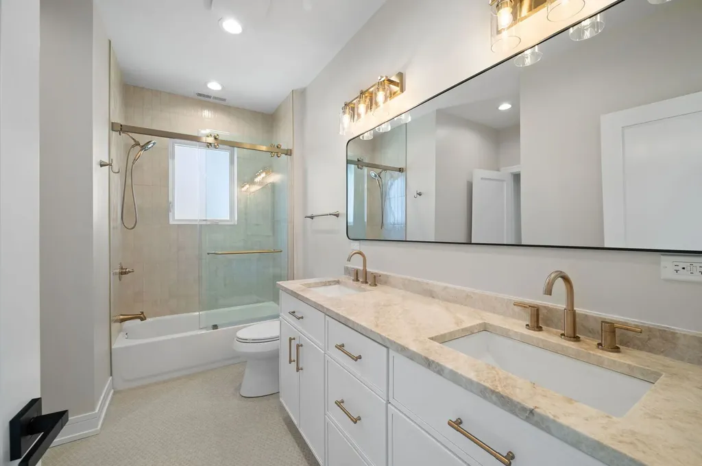 5825 West Byron Street Chicago IL 60634