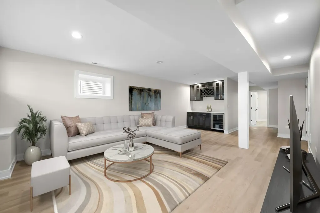 5825 West Byron Street Chicago IL 60634