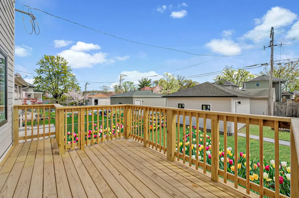 5825 West Byron Street Chicago IL 60634