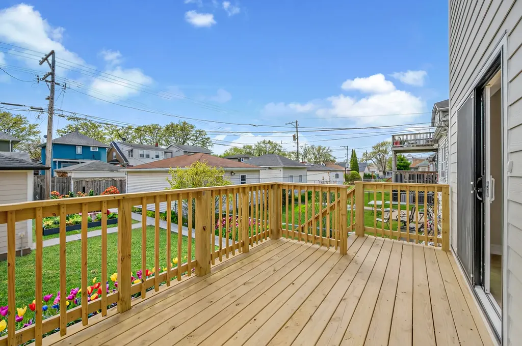 5825 West Byron Street Chicago IL 60634