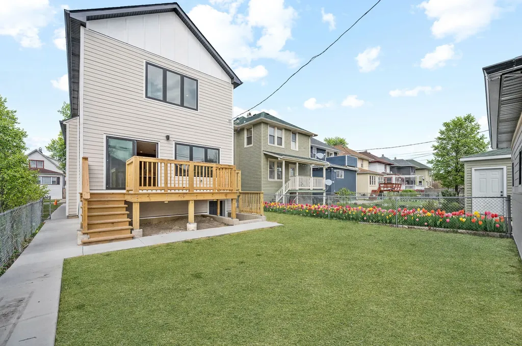 5825 West Byron Street Chicago IL 60634