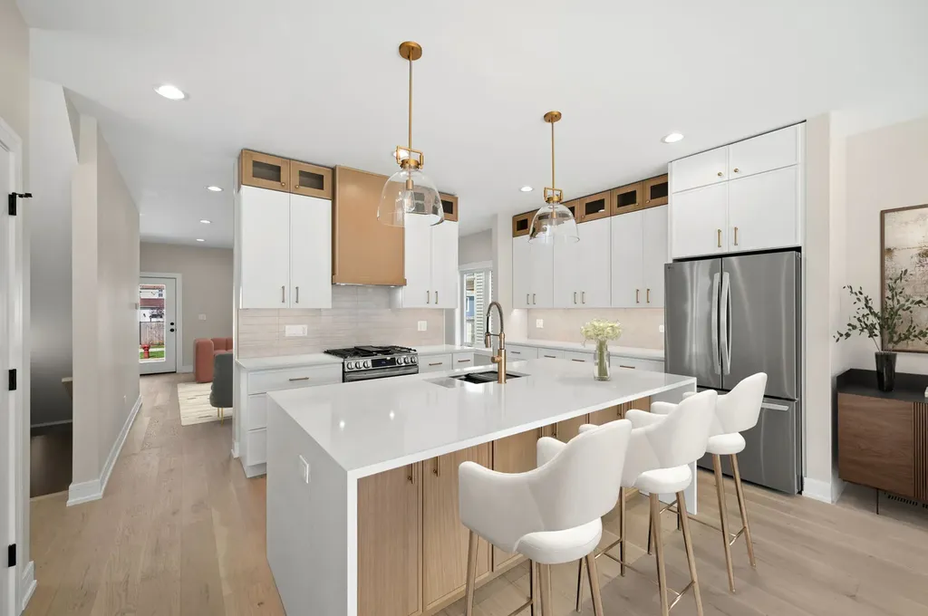 5825 West Byron Street Chicago IL 60634