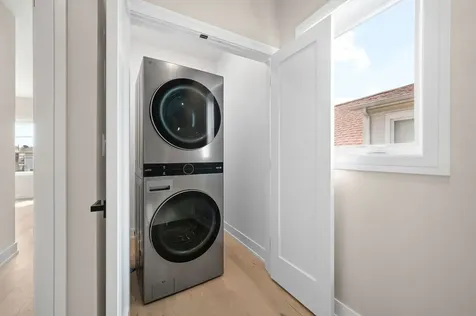 5825 West Byron Street Chicago IL 60634
