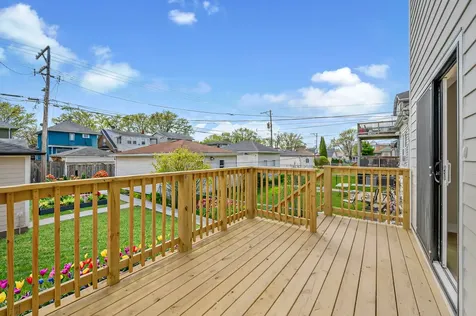 5825 West Byron Street Chicago IL 60634