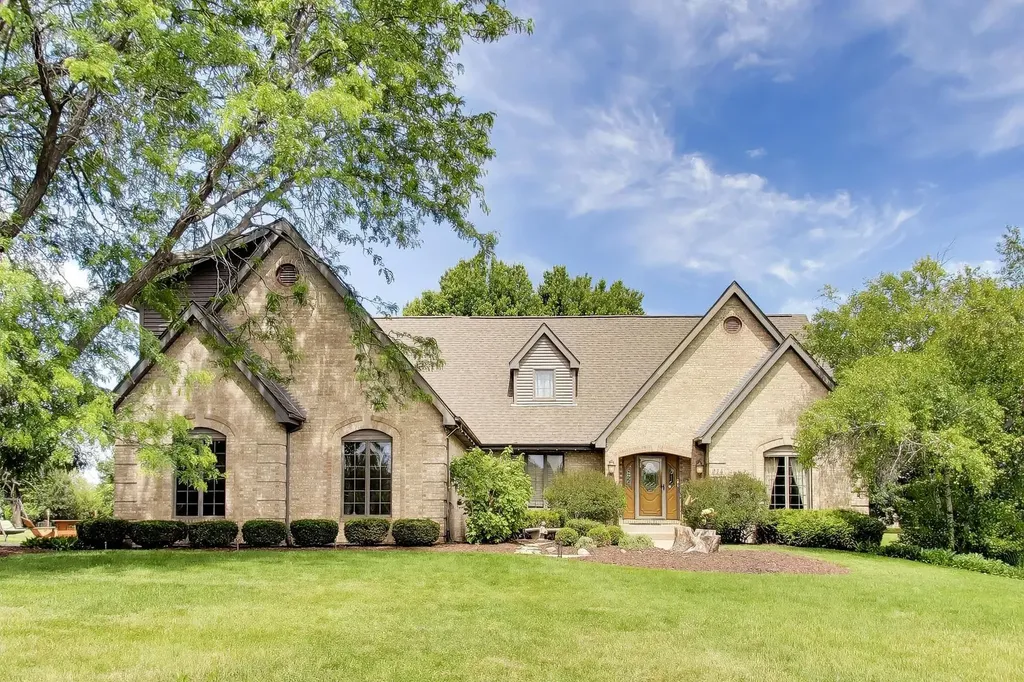 214 Red Bud Circle Sleepy Hollow IL 60118