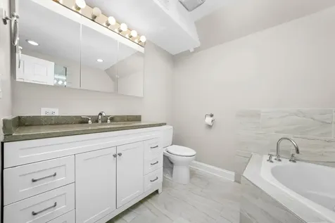 2430 West Iowa Street Chicago IL 60622